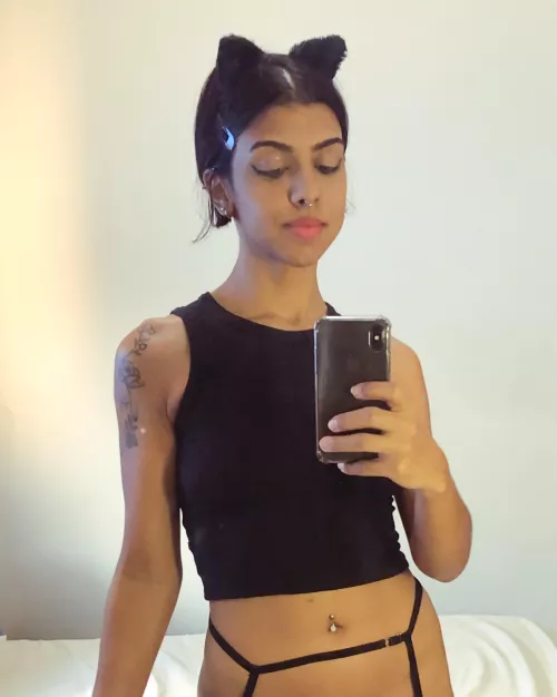 Im using cat ears for today's photo? [28F]