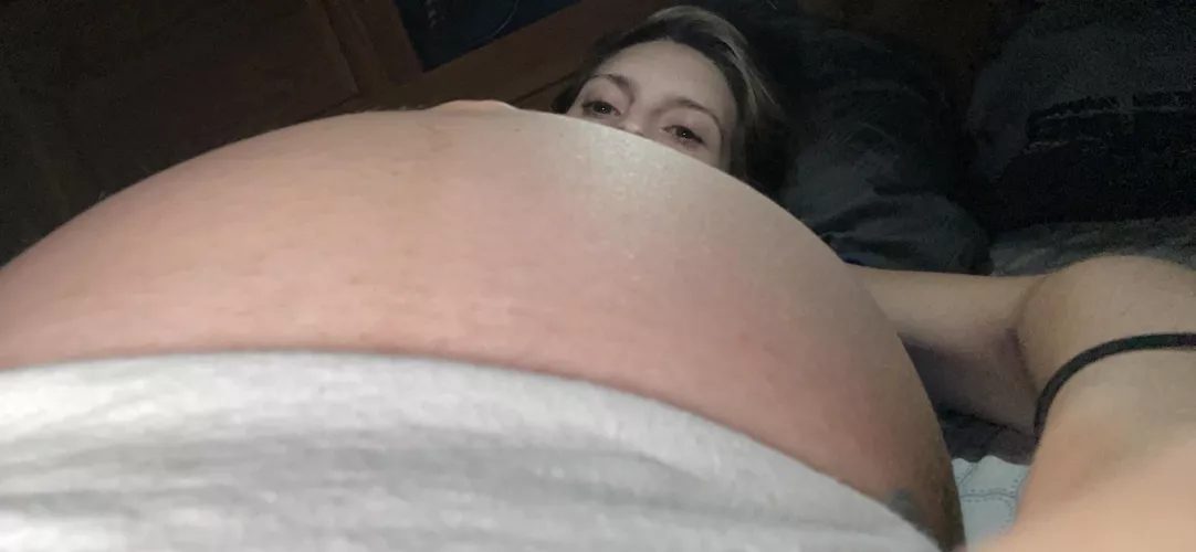Just horny single and pregnant in bed