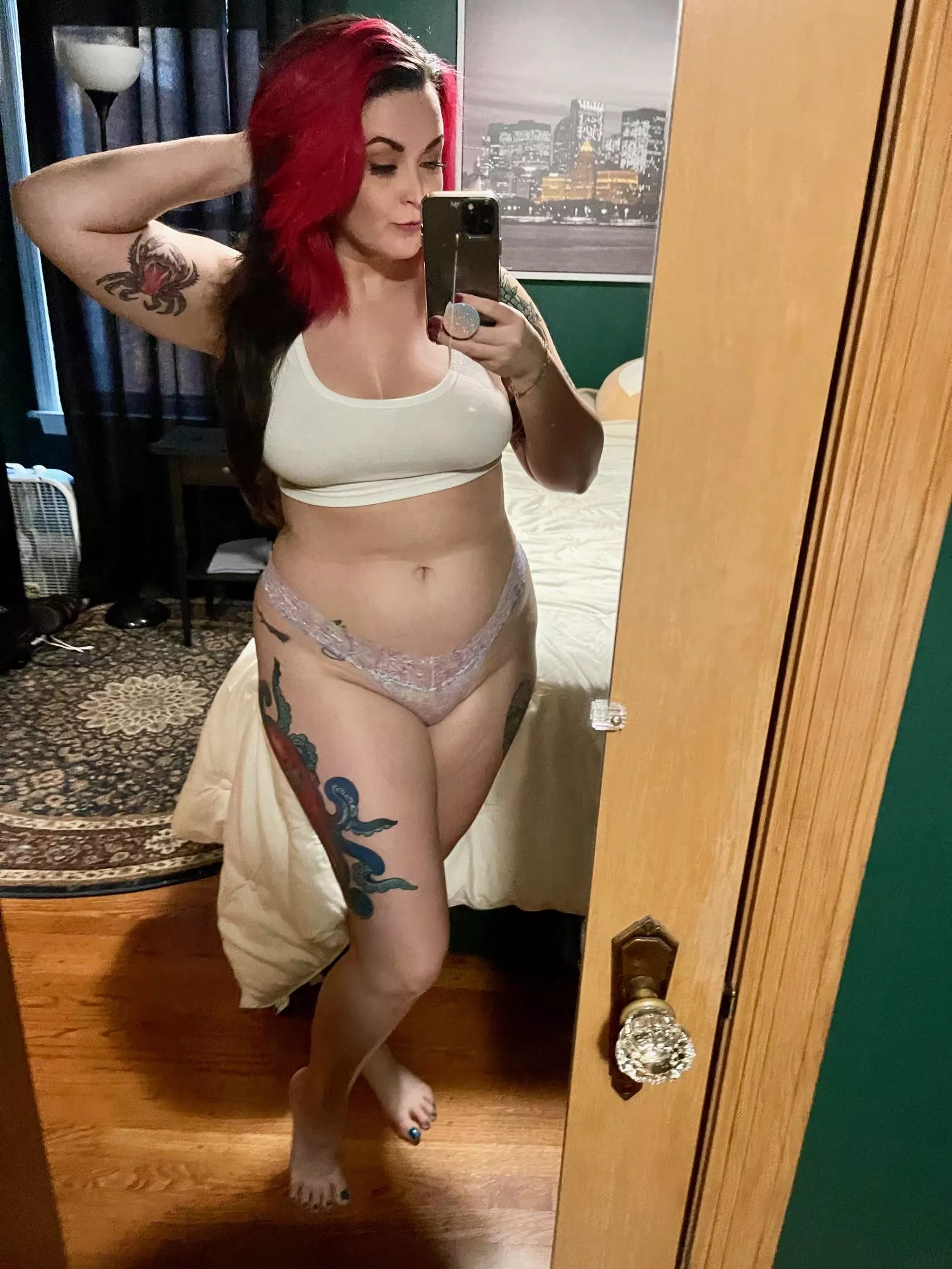 Keep it simple with a mirror sel(f)ie