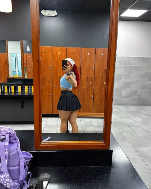 Keeping it feminine under a physique of a masculine