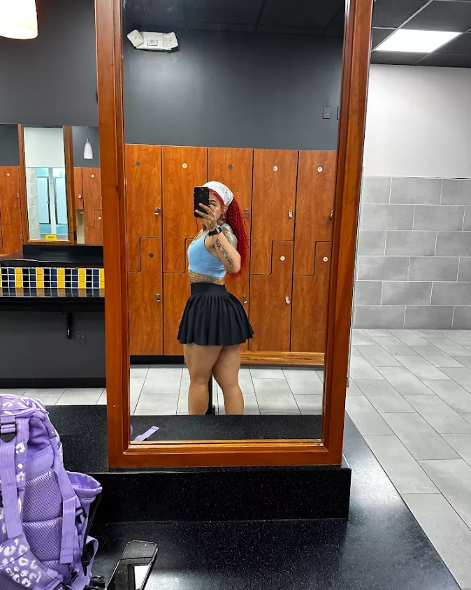 Keeping it feminine under a physique of a masculine