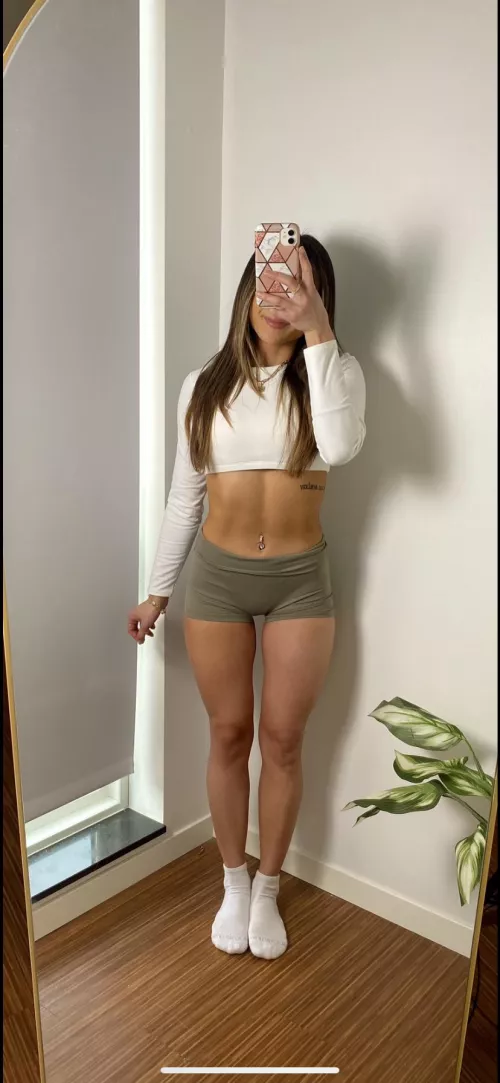 Let me be your petite asian gym crush:)