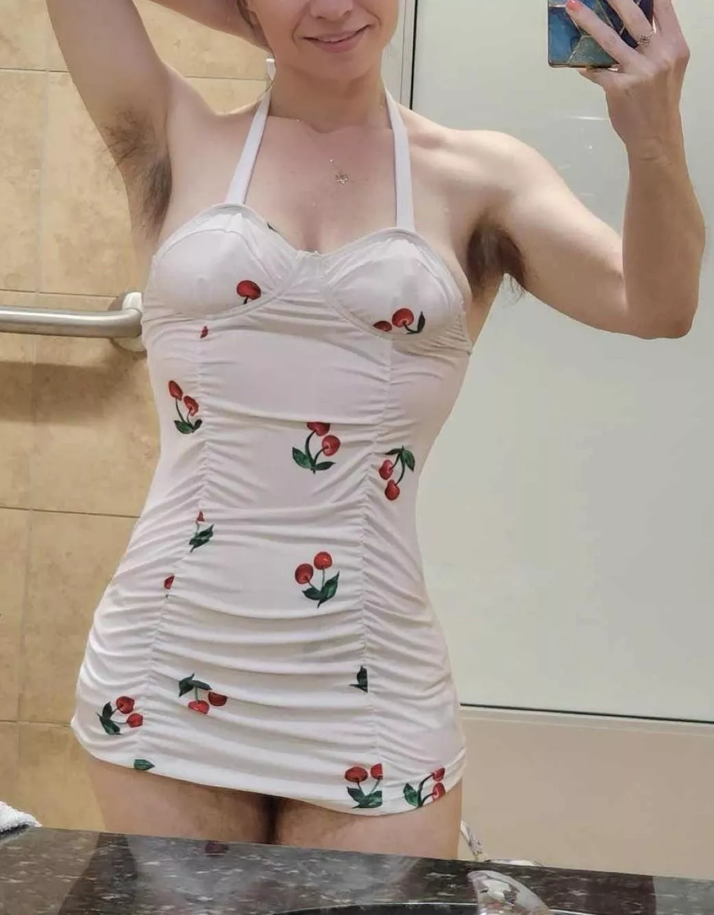 Love rocking my natural pits at the gym pool. I wish there were more guys it turned on. 