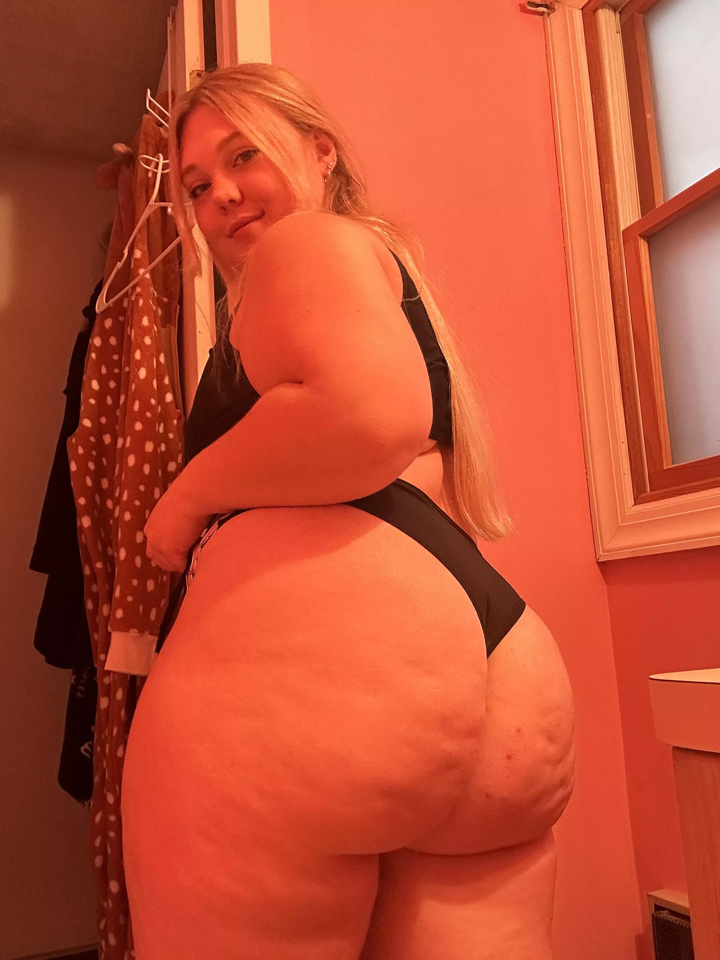 @Lxves._  follow me ;)