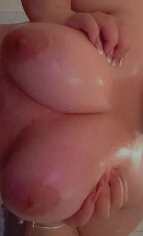 Make my tits Bounce 😋