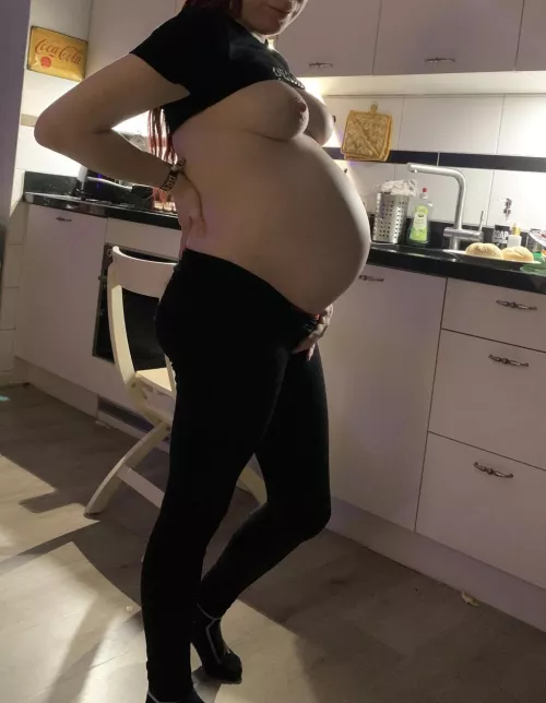 My pregnant belly got so round and big 