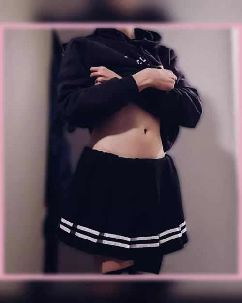 Not my most insane pic ever :3 but I like the skirt