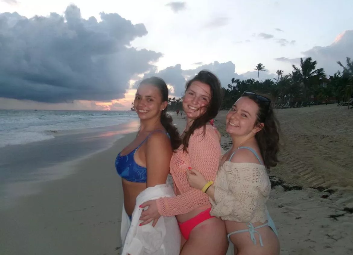 Pick one sorority girl on spring break [3]