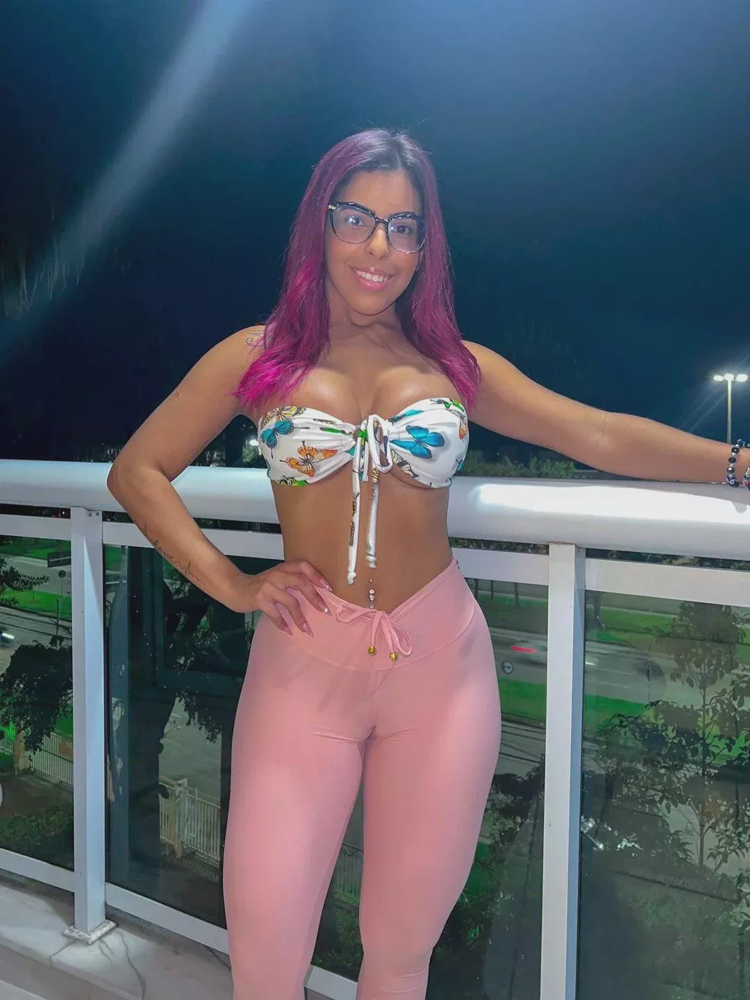 Pink girl in the night 😈😈