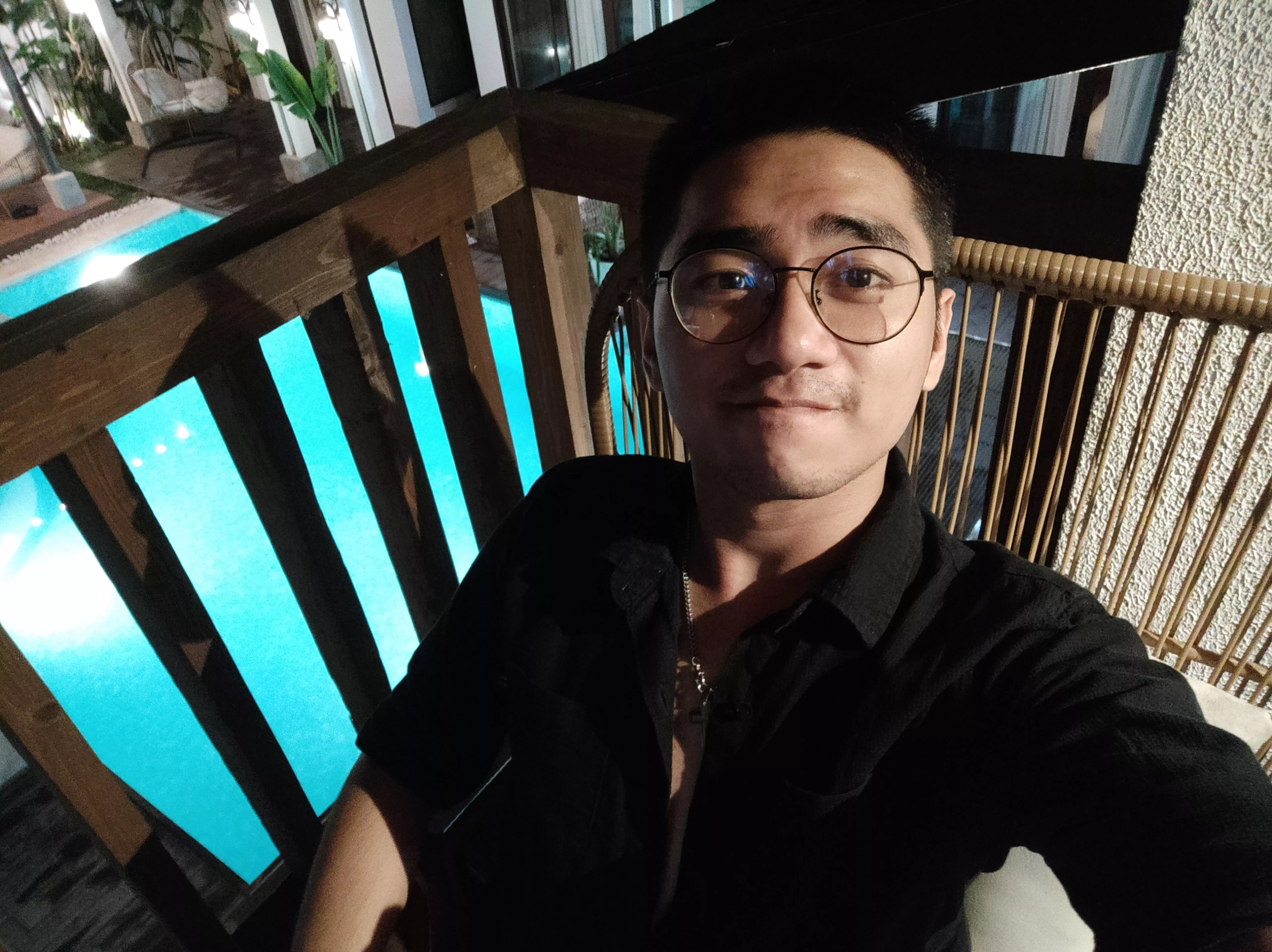 POV: You are at a pool resort w/ relatives but you have a deadline by midnight 🥹