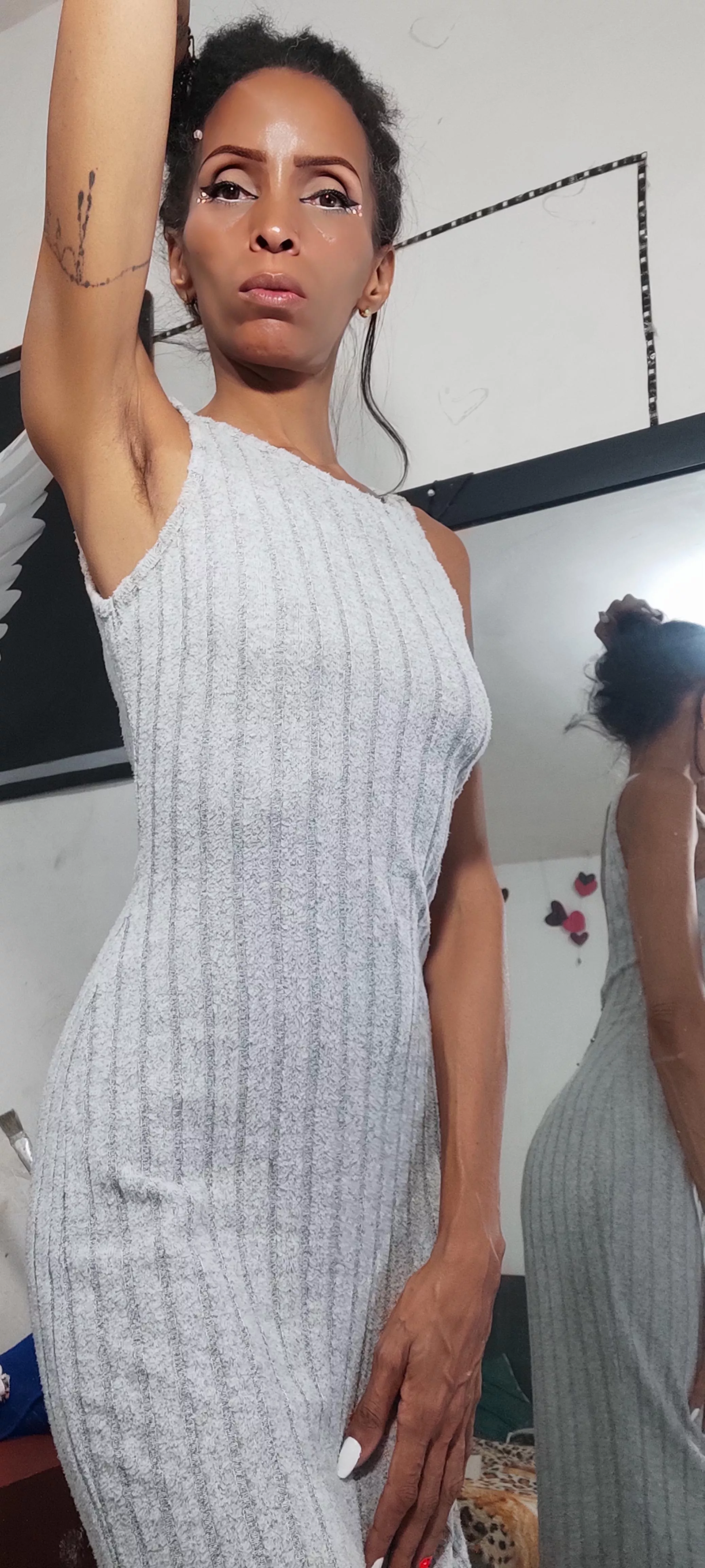 Showing off my au naturel pits – a hint of untamed allure that's sure to make you swoon...