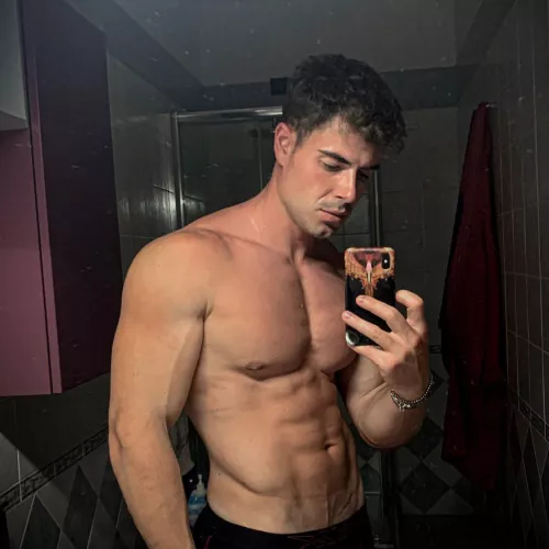 Someone say hi? 😏👋