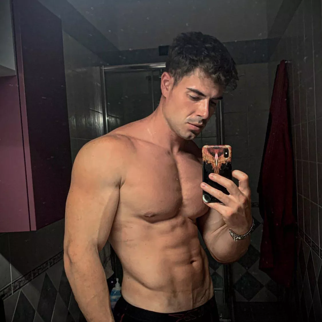 Someone say hi? 😏👋