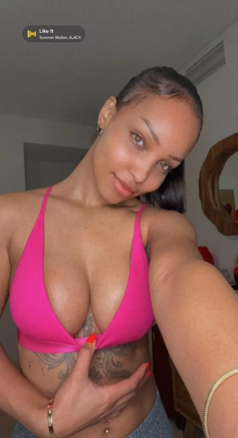 These lightskin tits deserve a thick load of cum