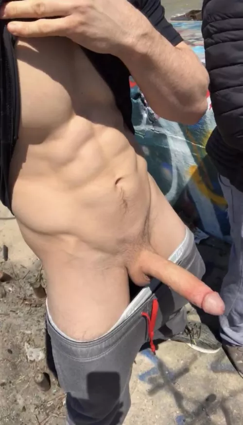 This warmer weather has me feeling frisky ☀️