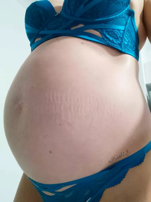 When twins in the second trimester makes it look like you're about to pop. (19wks pregnant)