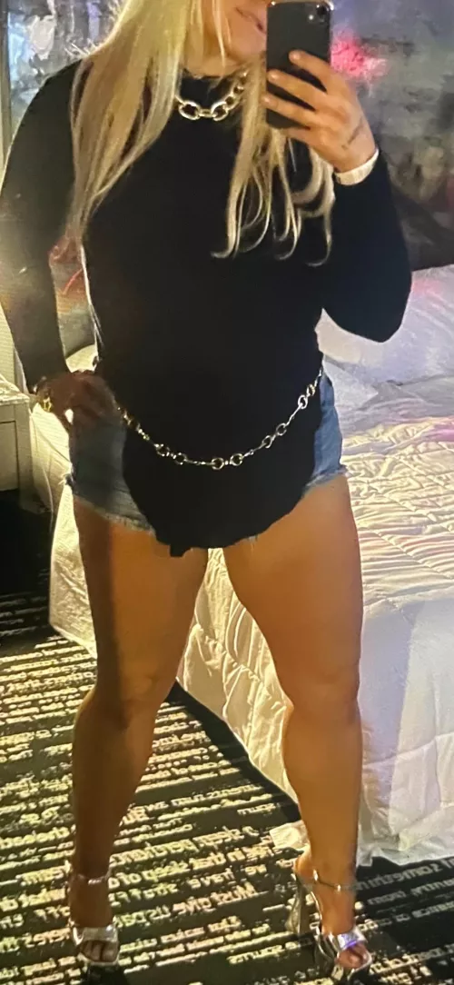 Who Loves Tributing Thicc Thighs in Heels?👠 💦