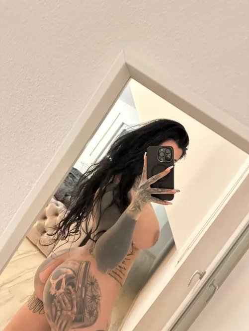 Who wanna suck my tiddies 🥰