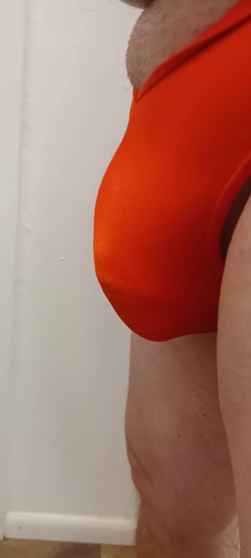 Who wants to help me to remove my thong 