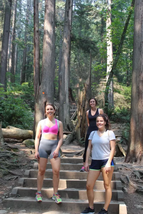 [3] Hiking hotties 