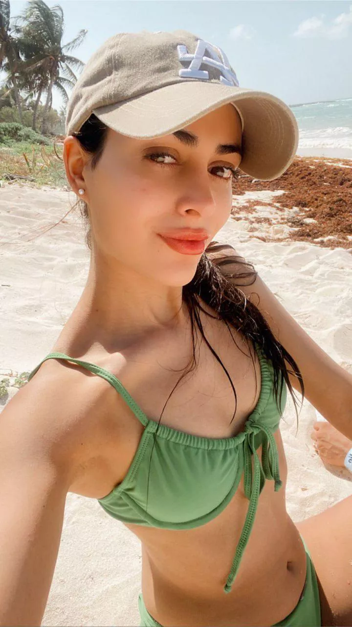 Am I still hot with no tits? Be honest