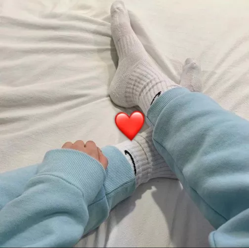 Any F wanna trade sock pics