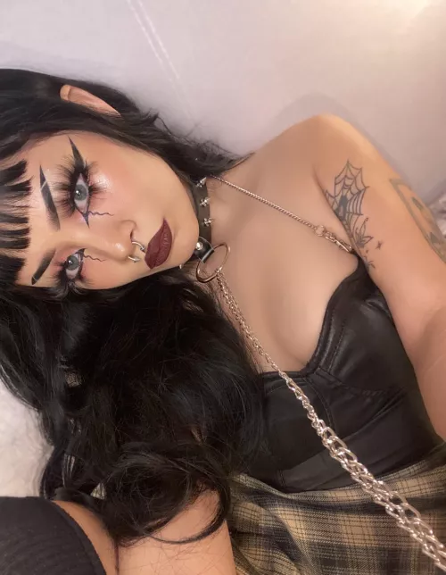 are you into kinky goths like me? 😈🖤