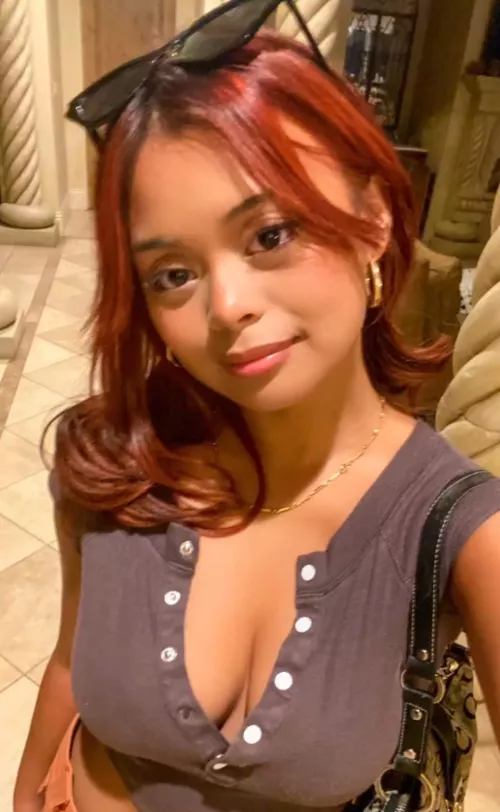 Big brown Babydoll eyes with a huge pair 🤪