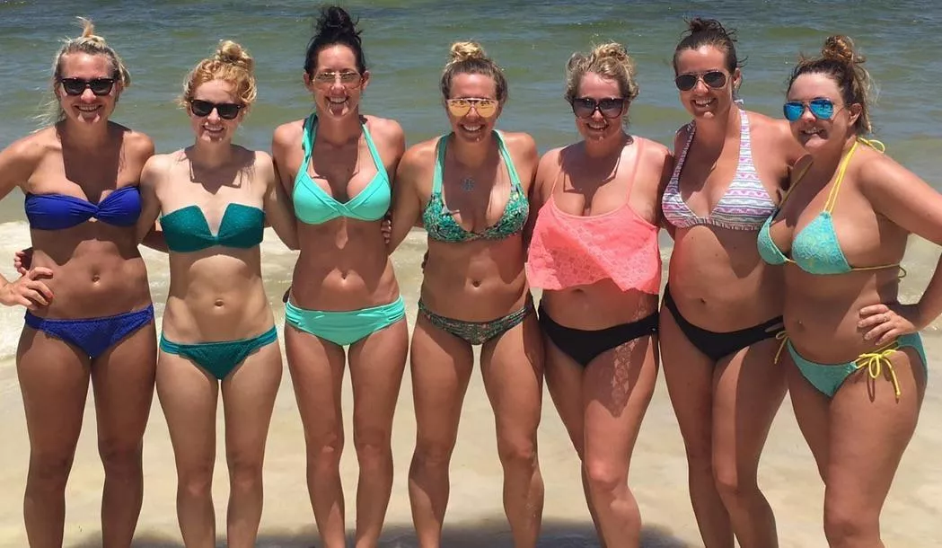 Bikini friends 