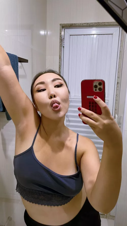 Can we kiss on the first date?