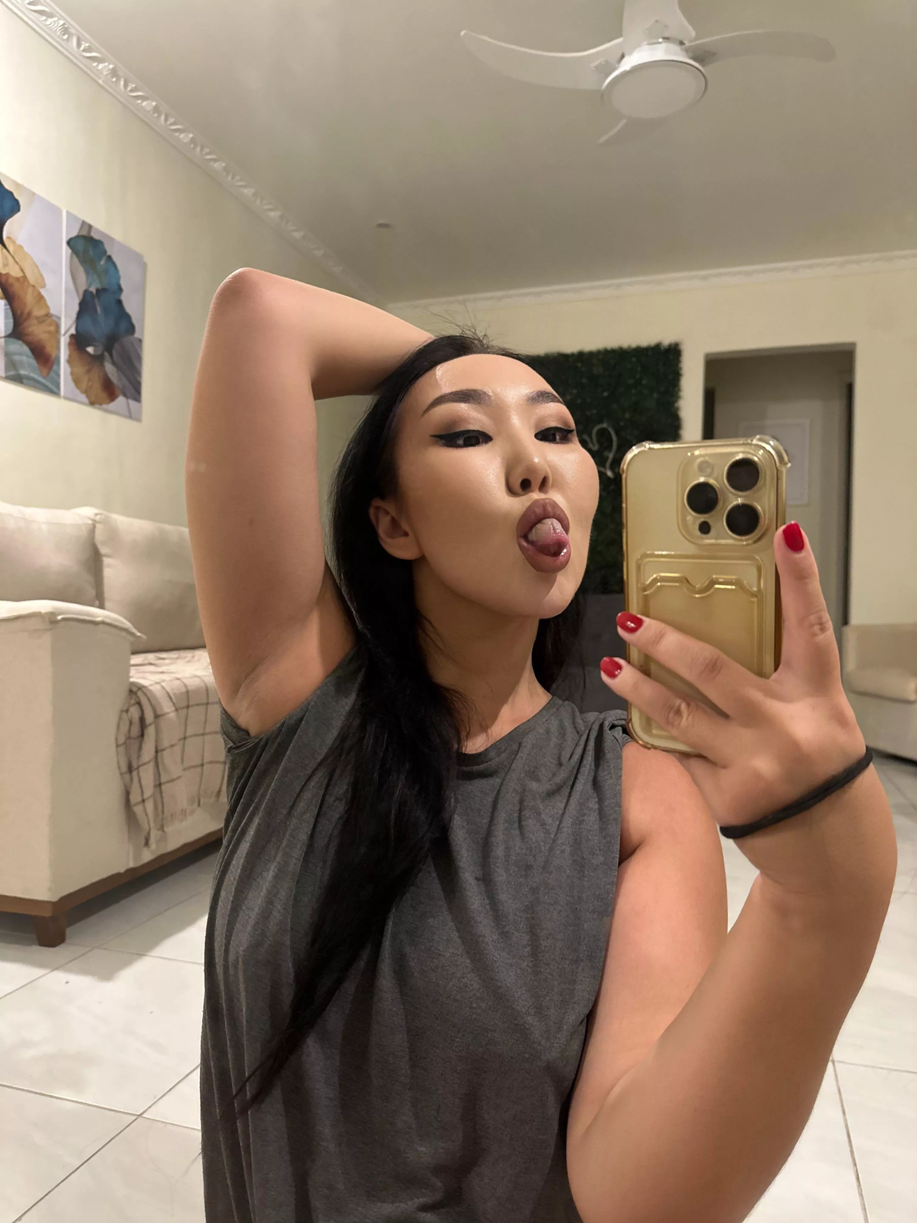 Can we kiss on the first date?