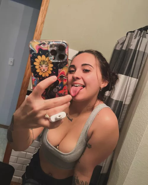 Cum on my tongue, I love the taste 