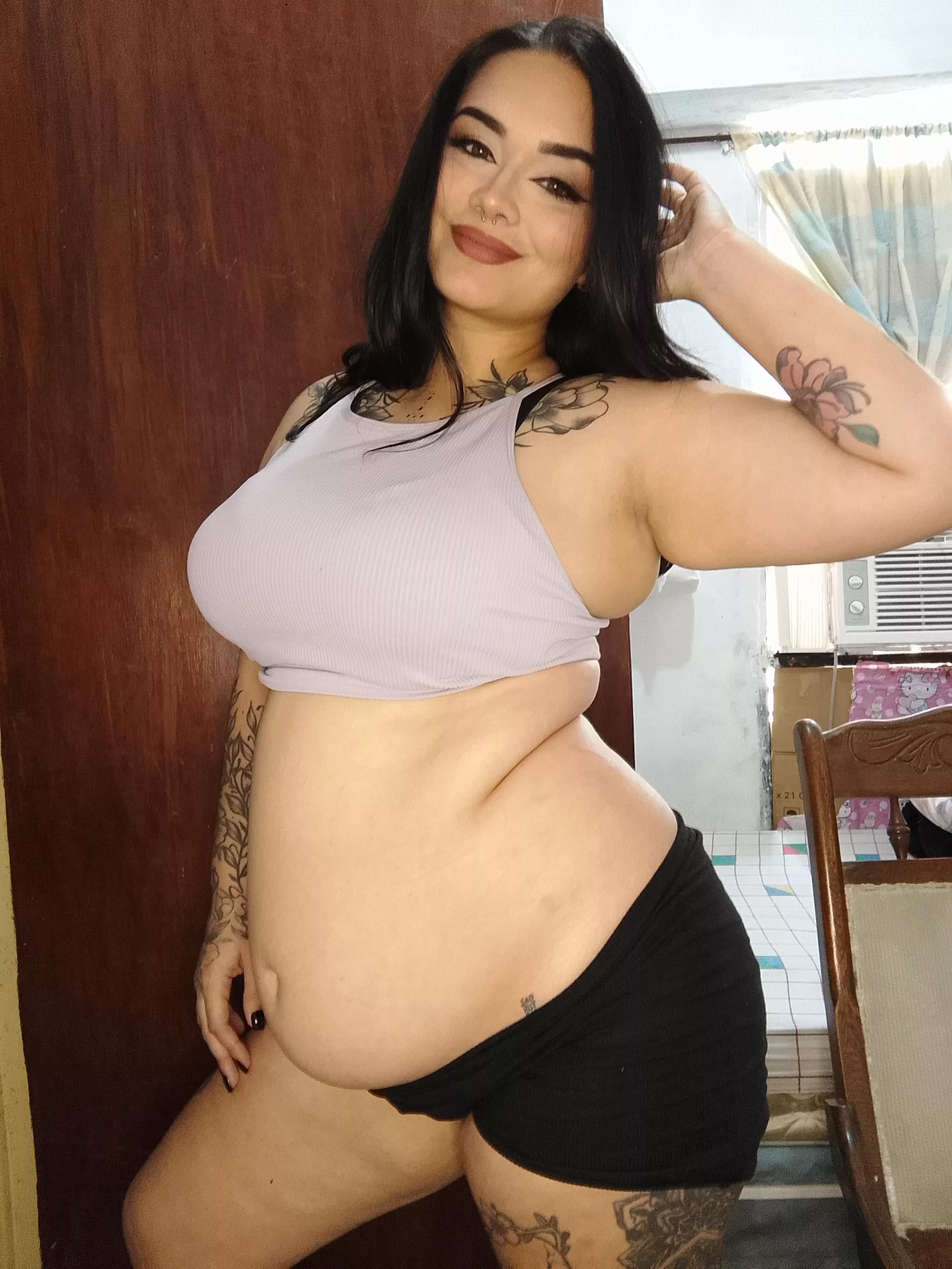 Do you want me to be your chubby girl? I'm hungry 