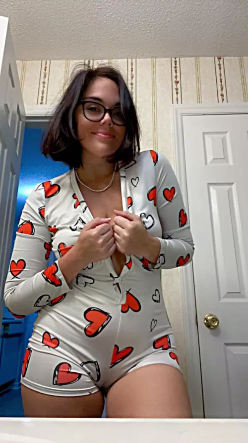 Don’t mind my camel toe LMAO