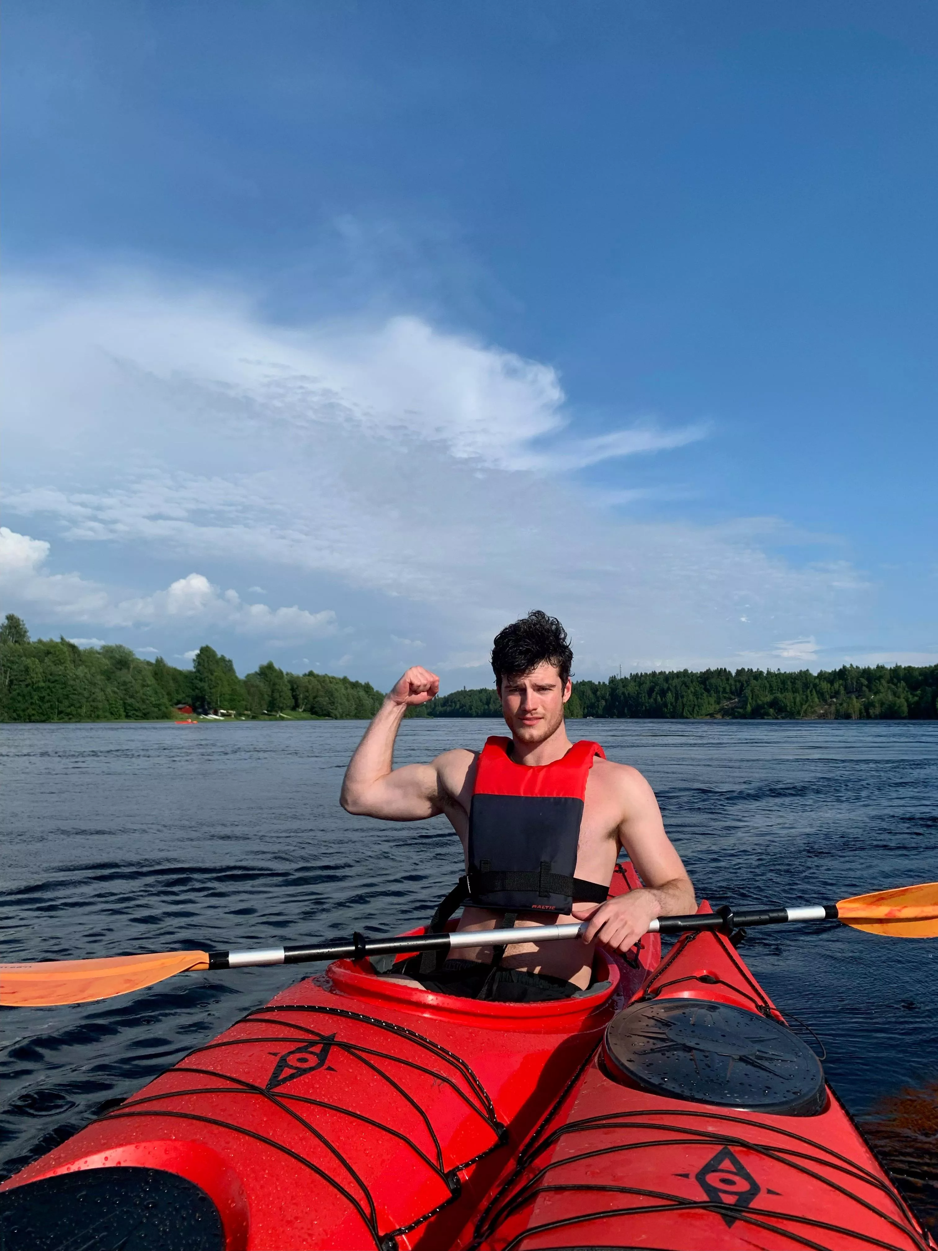First time kayaking. Kinda scary but managed not to tip it over✊