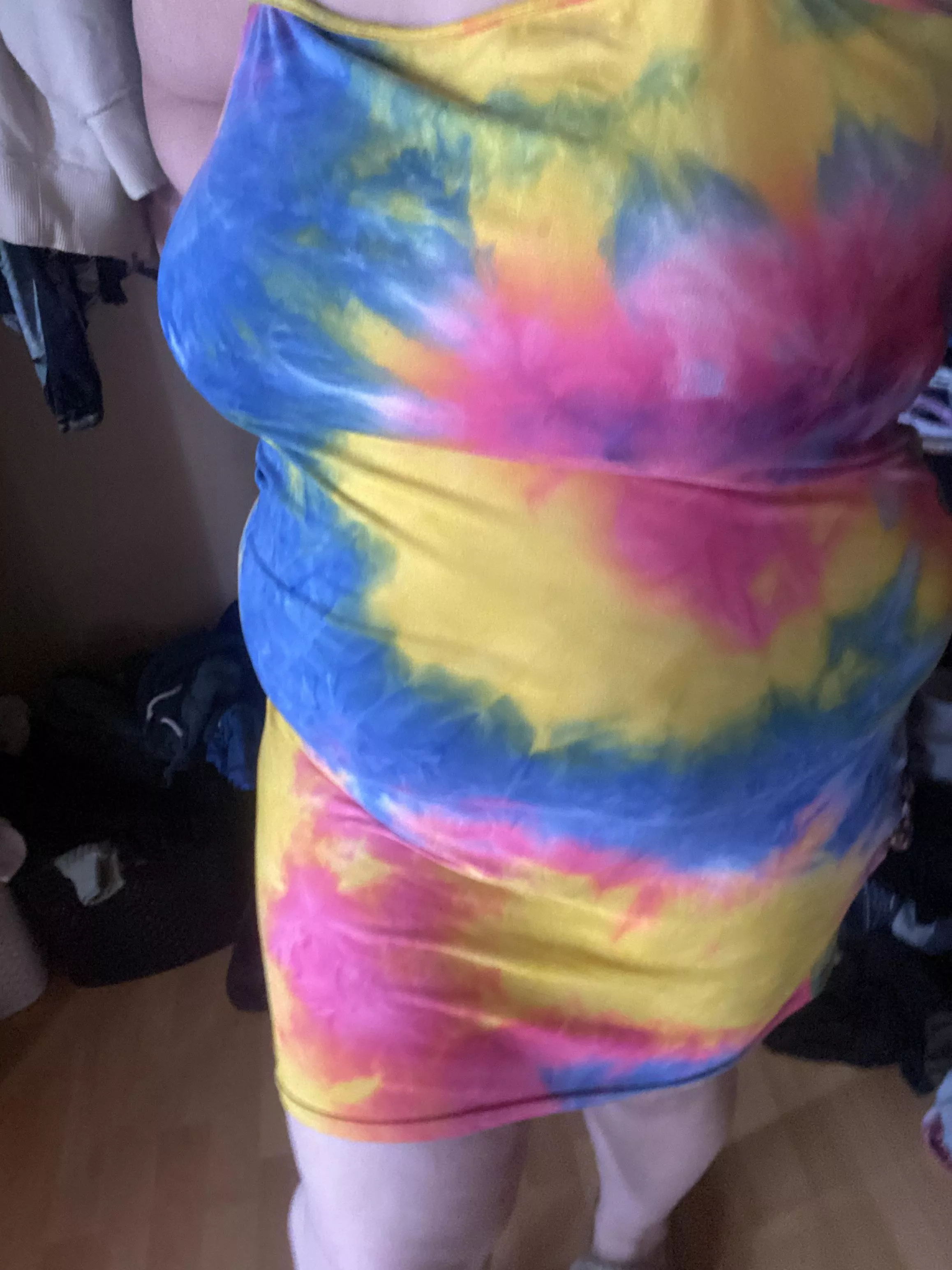 Fresh out of the shower. In my rainbow Jammies, ready for snuggles. 🌈💕