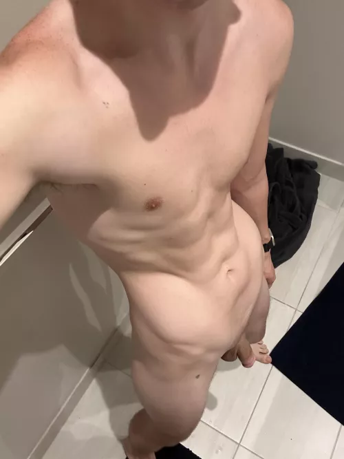 Hungover and sunburnt 😮‍💨 rub me down with aloe?