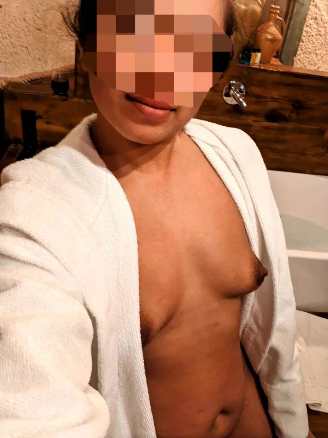 Husband is out, ready for a bath! Who wants to join?