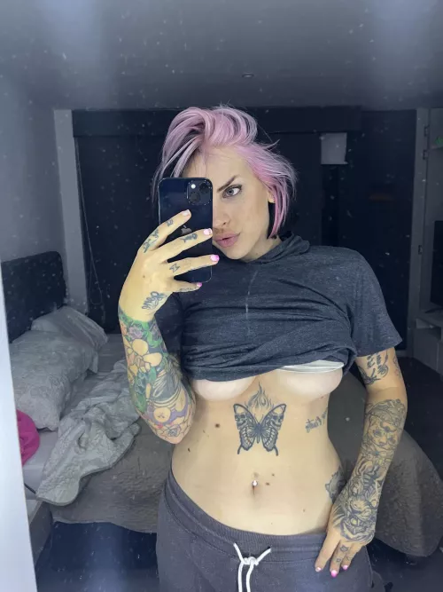 I like to think that you die to touch this Italian body