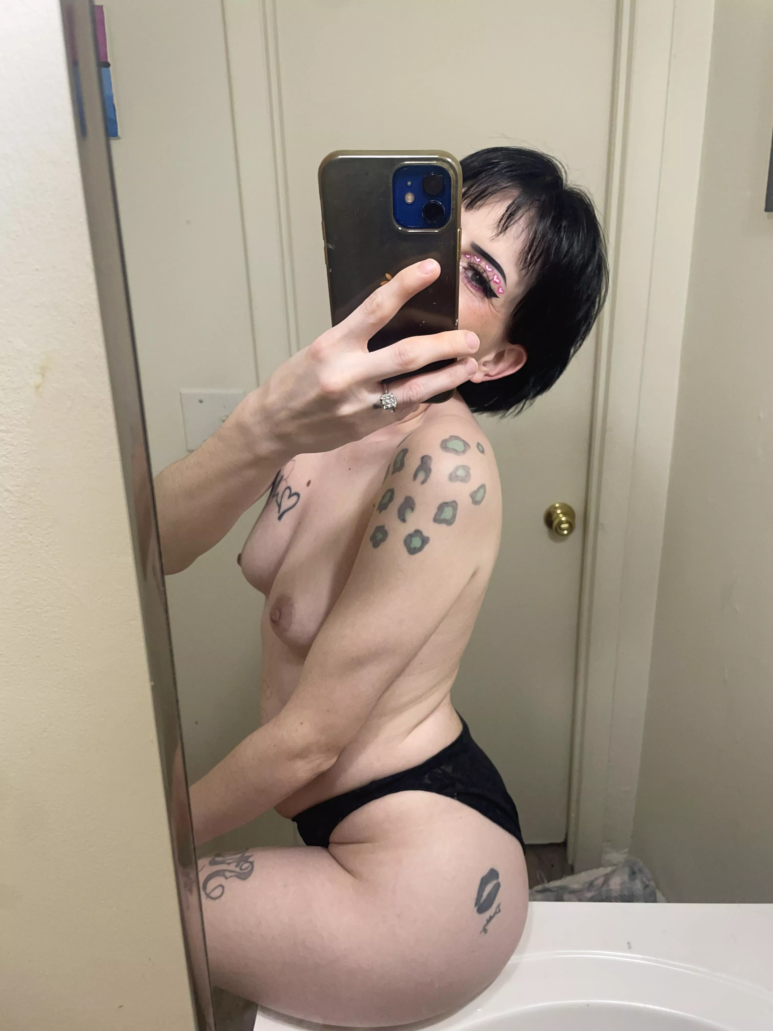 I really wish I could shave my head today I bet I’d look hot