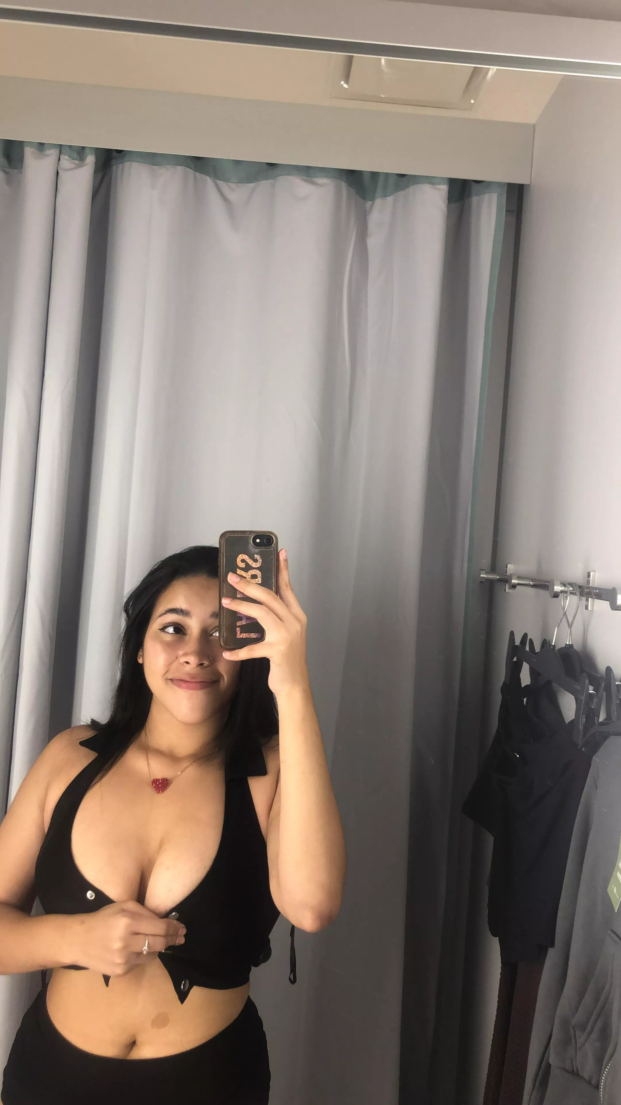 I wanna be fucked in fitting room one day