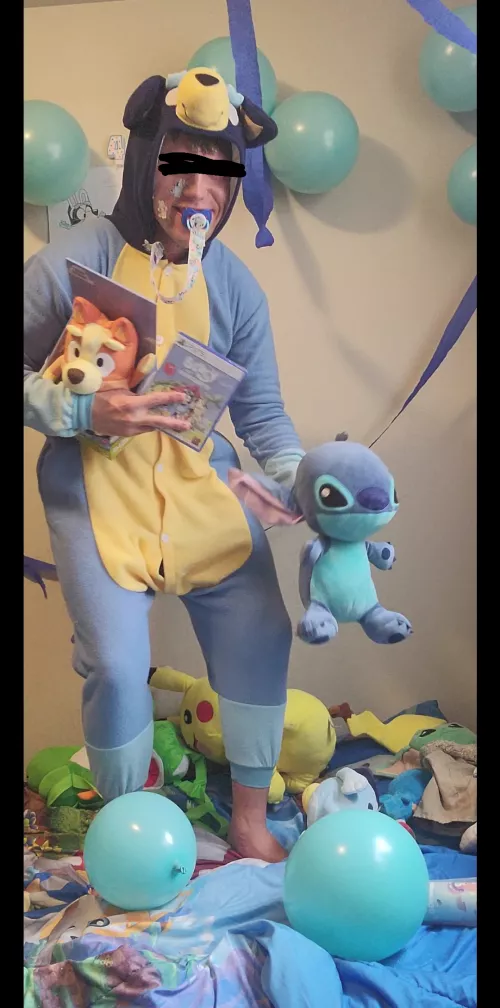 I'm quite enjoying my little space bluey party I put together for myself 👶🏻🍼😊💙💙💙💙