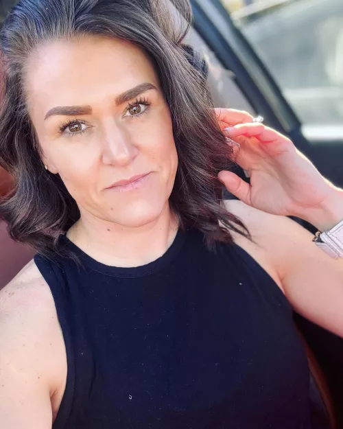 Just a mom wasting time the school pickup line