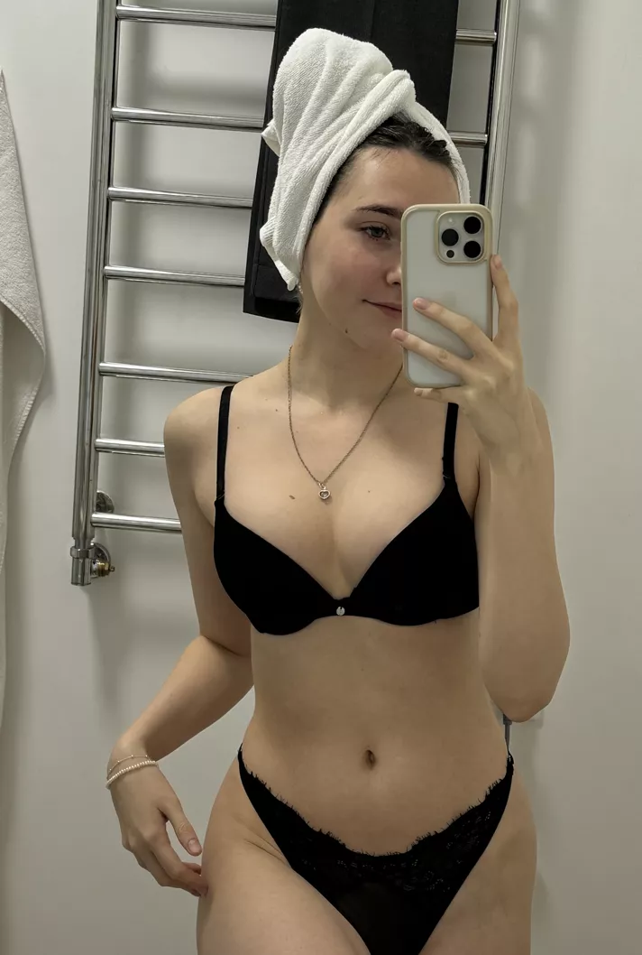 Just an aftershower selfie