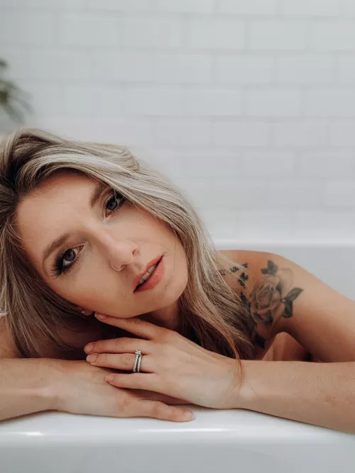 Just me, makeup on, naked and wet in the tub 