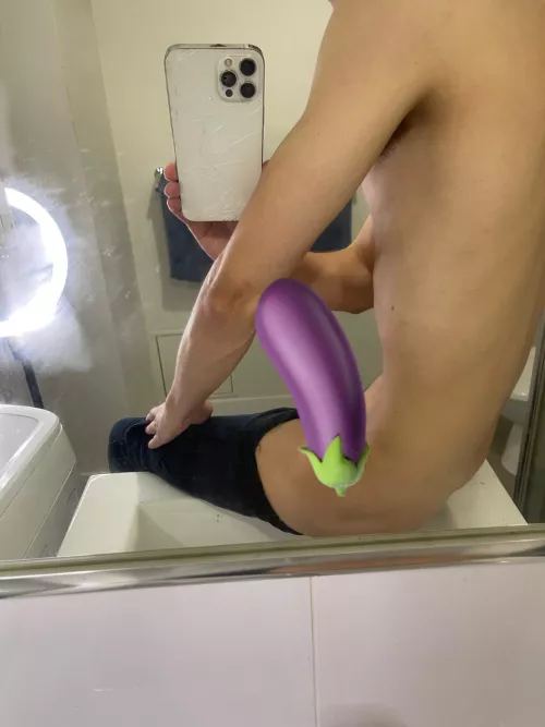 Let me jerk off over you 😝😝