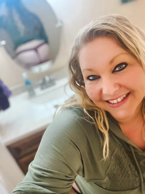 Love me a good bathroom selfie