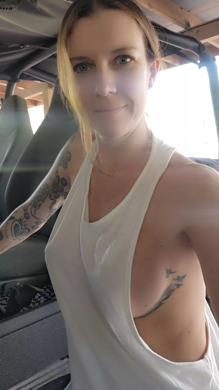 Mommy side boob in the school pick up line. 