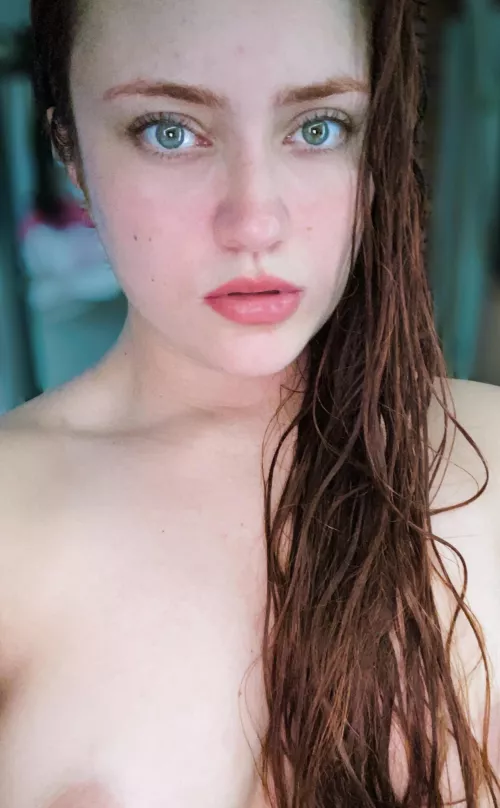 No makeup, no clothes, any problem 