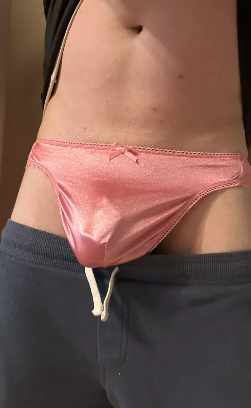 Pink panties under my shorts 🤫